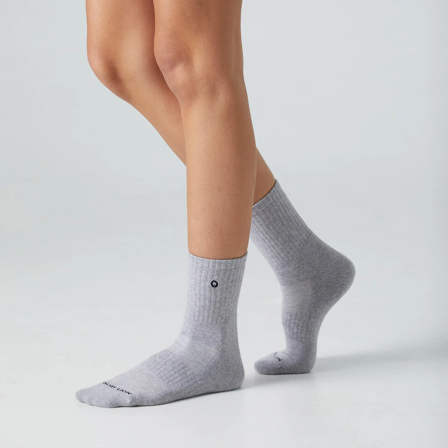 3 x Athletic Essentials Lion Quarter - Grey - Image 3